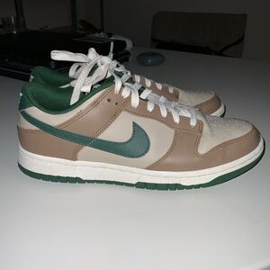 Nike Men's Cream and Green Sneakers